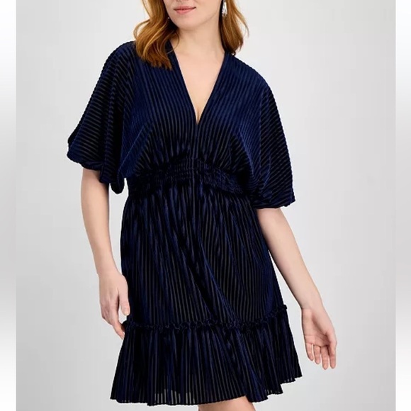 Taylor
Women's Velvet Burnout Smocked Fit & Flare Dress - Picture 1 of 5
